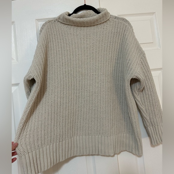 Aerie Knit Cream Turtleneck Sweater in Extra Small - Picture 4 of 7
